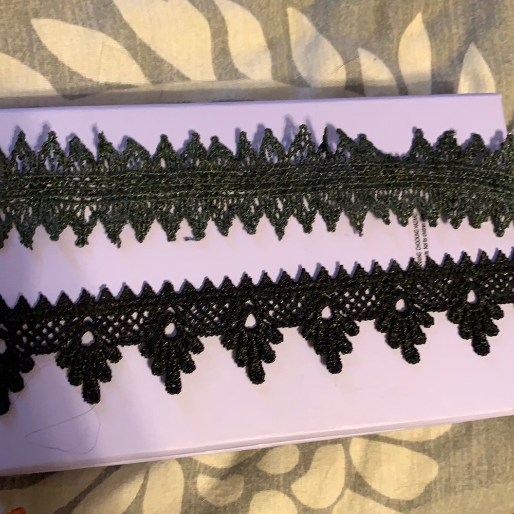 2 Chokers